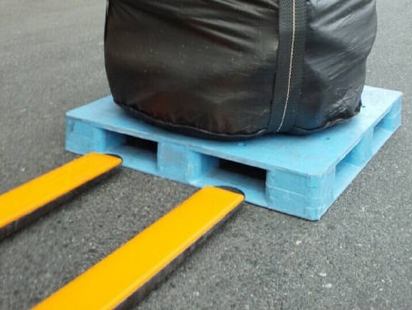 装着したままパレット挿入も可能