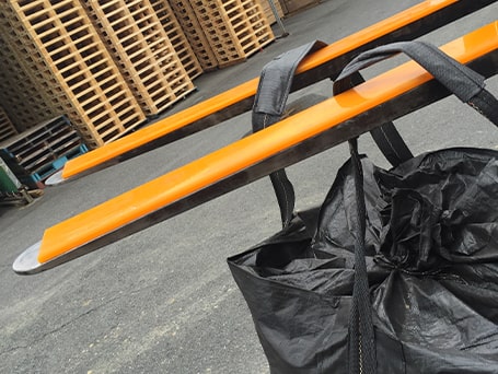 フレコングリップでフレコンのロープ切れと滑りを防止